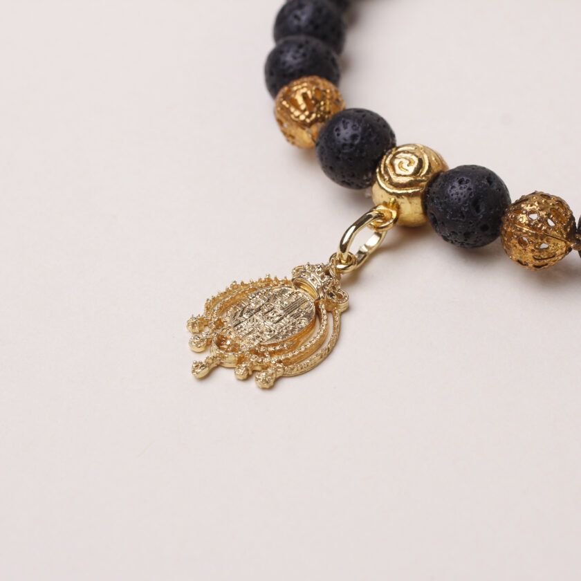 Bracciale in pietra lavica con stemma in Argento placcato oro - immagine 2