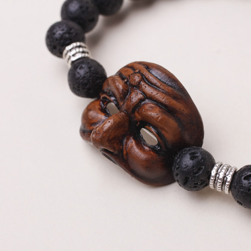 Bracciale in pietra lavica con Maschera Pulcinella in terracotta - immagine 2