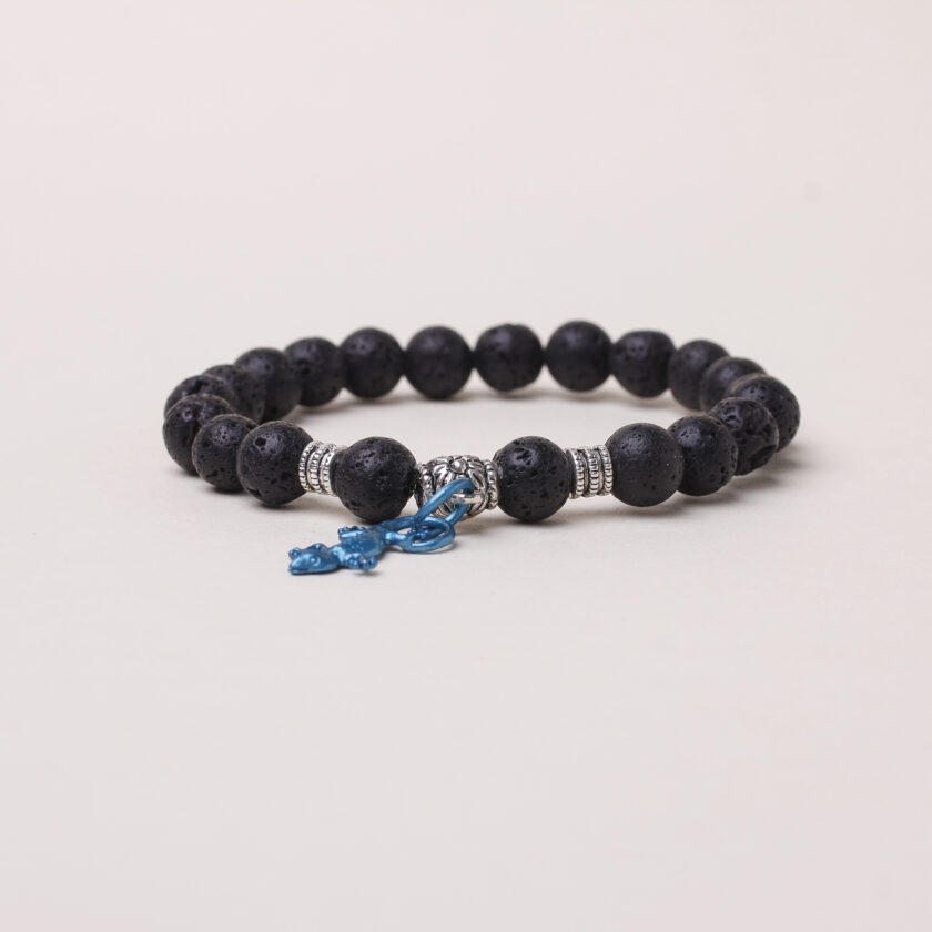Bracciale in pietra lavica con lucertola blu di capri in argento