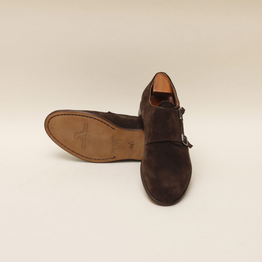 Scarpa marrone camoscio doppia fibbia - immagine 3