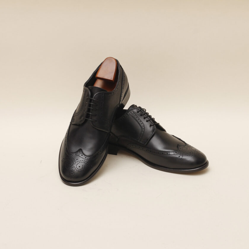 Derby nera con fiore