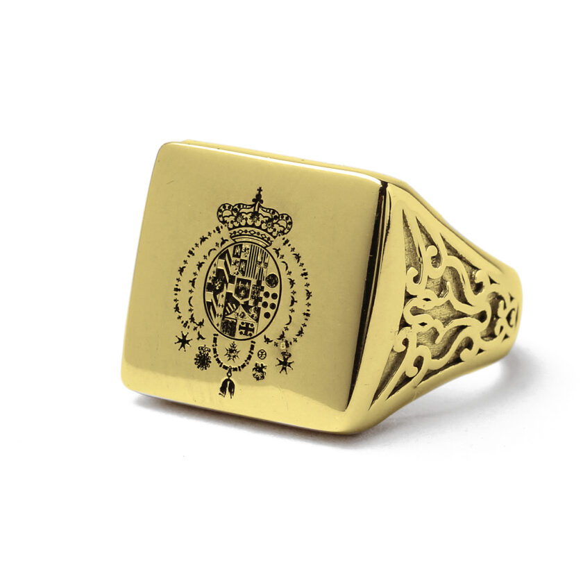 Anello Argenio Napoli Uomo Chevalier cesellato Stemma in argento placcato oro